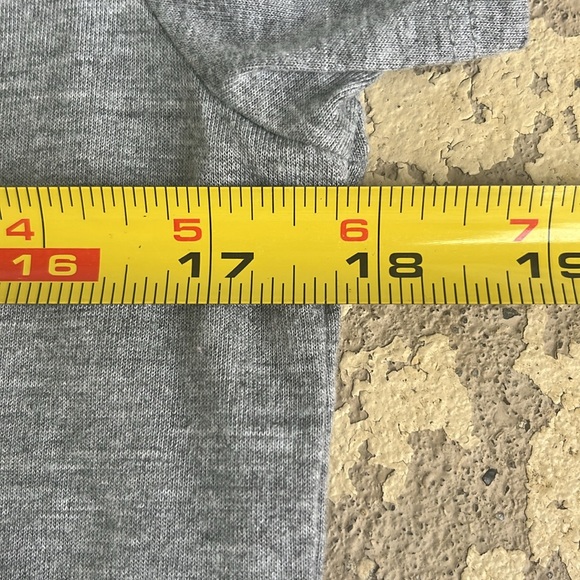 Like new Friends graphic T-shirt - Picture 8 of 9